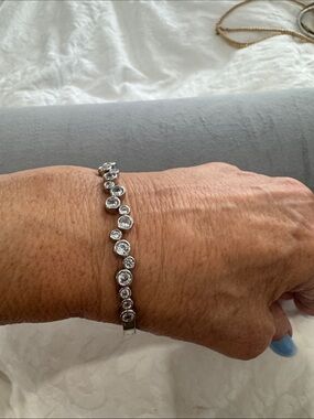 Round Cubic Zirconia Bezel Bracelet in Silver Tone